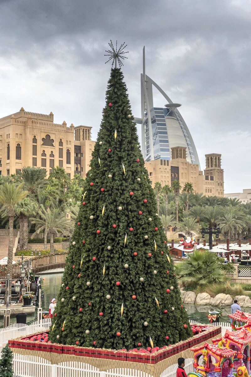 DUBAI, UNITED ARAB EMIRATES. 18 DECEMBER 2019. The Madinat Jumeirah Christmass tree proudly displayed with the Burj Al Arab in the background. (Photo: Antonie Robertson/The National) Journalist: Nonei. Section: National.
