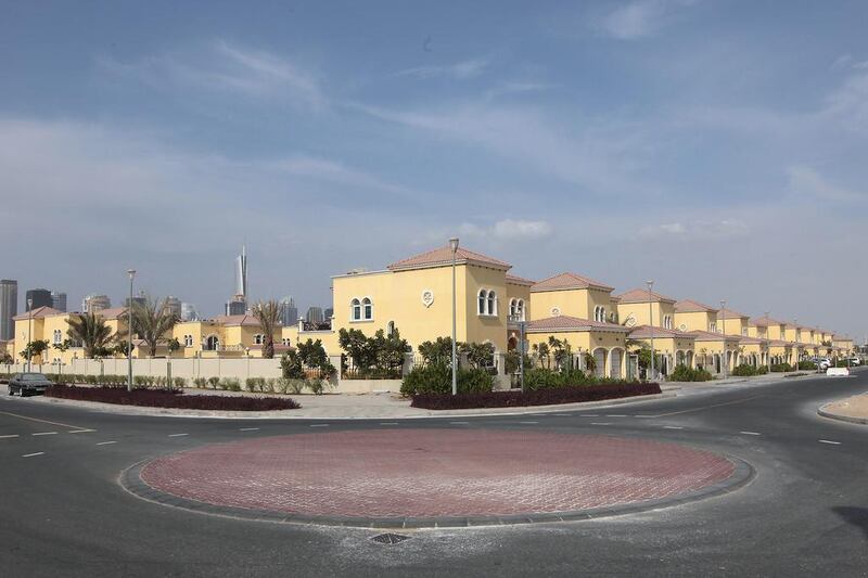 JUMEIRAH PARK VILLAS: Q4 2015-Q1 2016 down 1%. Q1 2015-Q1 2016 down 13%. 3BR - between Dh180,000 and Dh245,000. 4BR - between Dh200,000 and Dh290,000. 5BR - between Dh230,000 and Dh 350,000. Jeffrey E Biteng / The National