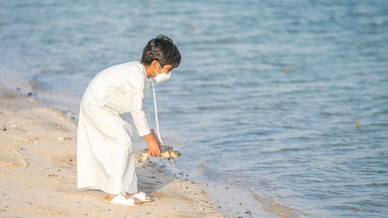 ABU DHABI, UNITED ARAB EMIRATES - June 14, 2021: HH Sheikh Hamdan bin Mohamed bin Hamdan Al Nahyan, participates in a turtle release with  the The Environment Agency - Abu Dhabi.

(Abdullah Al Junaibi for the Ministry of Presidential Affairs  )​
---