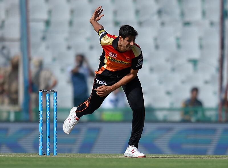 Sunrisers Hyderabad bowler Ashish Nehra bowls during the 2016 Indian Premier League (IPL) Twenty20 cricket match between Kings XI Punjab and Sunrisers Hyderabad at The Punjab Cricket Association Stadium in Mohali on May 15, 2016.
------GETTYOUT------IMAGE RESTRICTED TO EDITORIAL USE - STRICTLY NO COMMERCIAL USE------ (Photo by CHANDAN KHANNA / AFP)