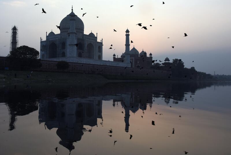 In this photograph taken on January 7, 2017, the Taj Mahal monument is seen at sunset in the Indian city of Agra.
  / AFP PHOTO / DOMINIQUE FAGET