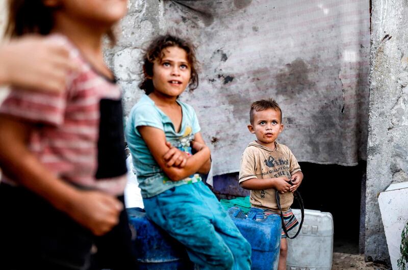 Palestinian children are seen in a poor neighbourhood in Khan Yunis in the southern Gaza Strip on October 24, 2018. The US nonprofit think-tank RAND corporation estimates that 97 percent of drinking water in the Gaza Strip is not drinkable by any recognized international standard, and that more than a quarter of illnesses and over 12 percent of child deaths in the past four years were due to water pollution. / AFP / Thomas COEX
