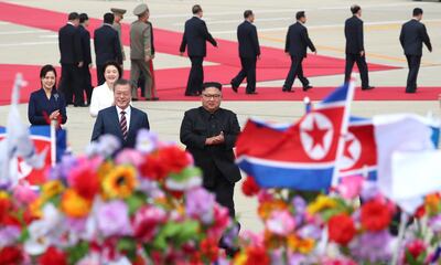 epa07028789 South Korean president Moon Jae-in (L, front) and North Korean leader Kim Jong-un (R, front) walk the red carpet during a welcome ceremoney at the Sunan International Airport in Pyongyang, North Korea, 18 September 2018. The third Inter-Korean summit takes place from 18 to 20 September in Pyongyang between South Korean President Moon Jae-in and North Korean leader Kim Jong-un.  EPA/PYONGYANG PRESS CORPS / POOL