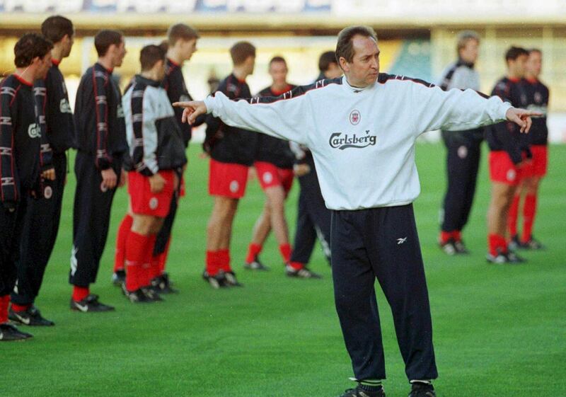 Liverpool's manager Gerard Houllier gives instructions to his players during a training session in Vigo on November 23, 1998 in preparation for their Uefa Cup match against Celta Vigo. EPA