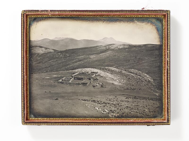 A Tambo in the Mountains at a Height of 16,000 Feet, Andes Mountains, 1849. Attributed to Robert H. Vance (1825–1876). Full plate daguerreotype. Photo: musée du quai Branly – Jacques Chirac, Dist. RMN – Grand Palais  image musée du quai Branly – Jacques Chirac