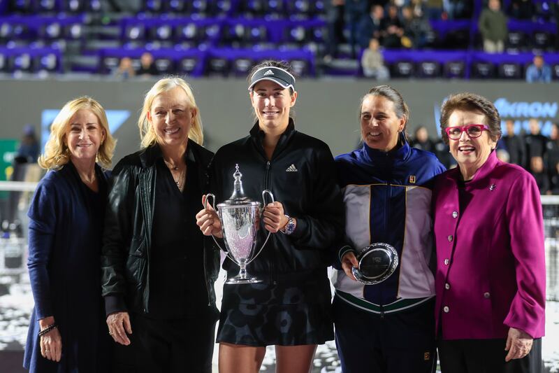 Garbine Muguruza, center, with Billie Jean King, right, Conchita Martinez, second from right, Chris Evert, left, and Martina Navratilova, after defeating Anett Kontaveit in the final match of the WTA Finals in Guadalajara, Mexico on November 17, 2021. AP