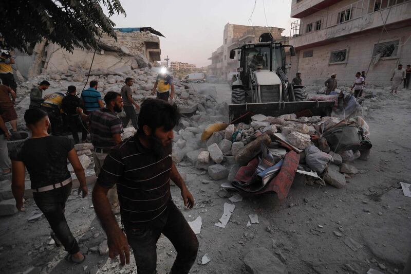 TOPSHOT - Members of the Syrian Civil Defence (White Helmets) clear debris during their search for survivors following a reported airstrike by Syrian regime forces in  Maaret al-Numan in Syria's northwestern Idlib province on August 28, 2019.  / AFP / Omar HAJ KADOUR
