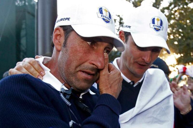 Team Europe captain Jose Maria Olazabal (L) of Spain walks off the 18th green with golfer Justin Rose of England after winning the Ryder Cup during the 39th Ryder Cup singles golf matches at the Medinah Country Club in Medinah, Illinois, September 30, 2012. REUTERS/Jim Young (UNITED STATES  - Tags: SPORT GOLF)  