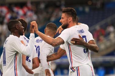epa09256226 Olivier Giroud (R) of France celebrates with his teammates after scoring during the International Friendly soccer match between France and Bulgaria in Saint Denis, near Paris, France, 08 June 2021. EPA/CHRISTOPHE PETIT TESSON