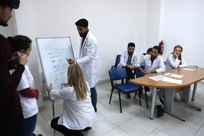 This picture taken on February 22, 2018 shows Syrian doctors attending a training at a Migrant Health Center in Ankara on February 22, 2018.  
The Ankara centre's medical team is partly made up of Syrian refugees. / AFP PHOTO / ADEM ALTAN