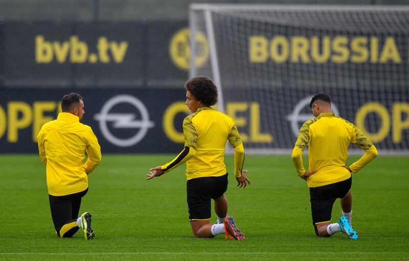 Dortmund's players including Belgian midfielder Axel Witsel (C) take part in a trainning session on the eve of the UEFA Champions League Group F football match between Borussia Dortmund and Barcelona in Dortmund, western Germany, on September 16, 2019. / AFP / SASCHA SCHUERMANN
