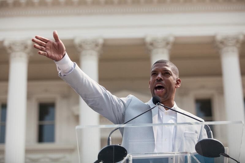 Sacramento Mayor Kevin Johnson greets the crowd during a parade and celebration for Alek Skarlatos, Spencer Stone, and Anthony Sadler, who helped thwart an attack on a French train last August, in Sacramento, California, September 11, 2015. The three men who foiled the attack by a suspected Islamist militant on a high-speed train headed to Paris were honored as hometown heroes in California's state capital of Sacramento on Friday with a street festival and parade that drew thousands despite scorching heat. REUTERS/Max Whittaker