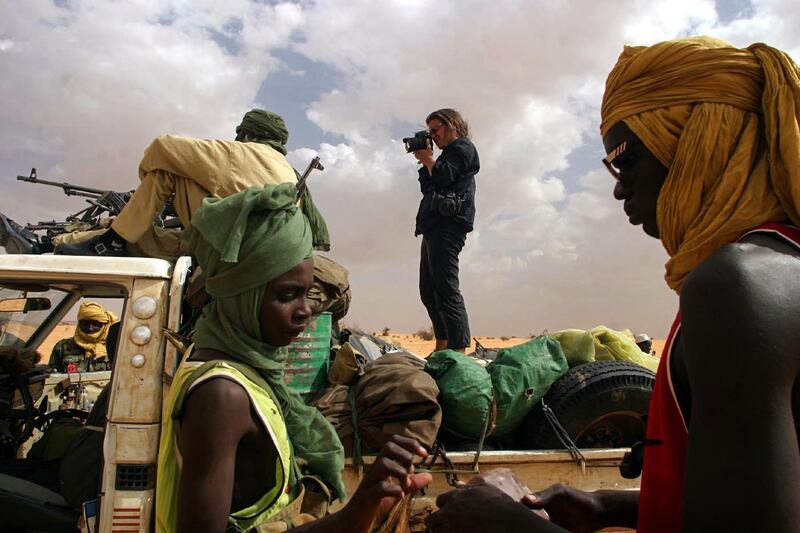 DARFUR, SUDAN - AUGUST 19:  Lynsey Addario photographs SLA rebels in Darfur, Sudan. (By Jahi Chikwendiu/The Washington Post via Getty Images)