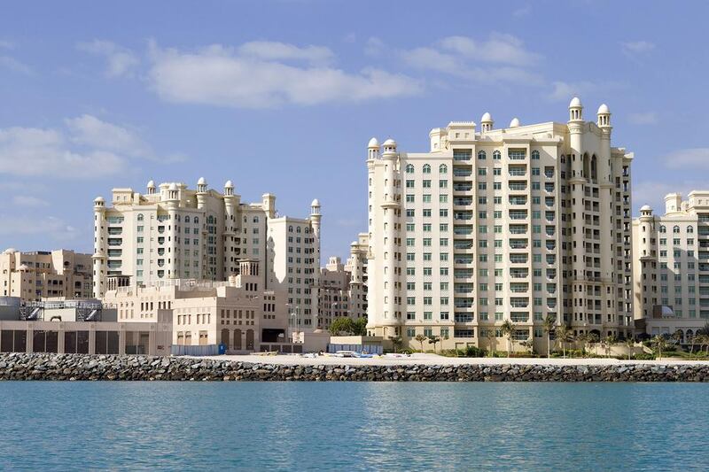 Palm Jumeirah apartments: Q1-Q2 2015 down 6%. Q2 2014-Q2 2015 up 2%. Studio - Dh80,000 to Dh110,000. 1BR - Dh110,000 to Dh175,000. 2BR - Dh140,000 to Dh250,000. 3BR - Dh170,000 to Dh350,000. Sarah Dea / The National
