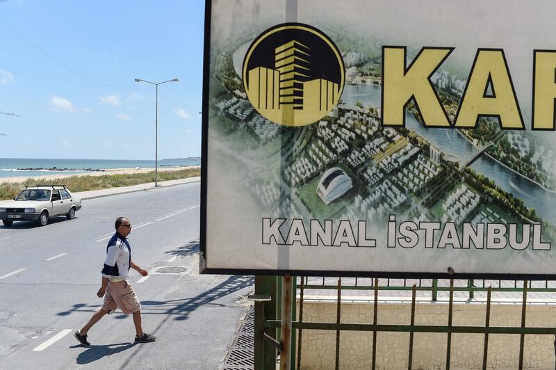 (FILES) In this file photo taken on June 12, 2018 a real estate advertising offers apartments with the view on the canal, in the small coastal village of Karaburun, near Istanbul, as Karaburun's residents wait to see if a controversial new  Canal Istanbul project that will be built for Istanbul will change the region for the good.  Turkey on April 5, 2021, detained 10 retired admirals after they openly criticised a canal project dear to President Recep Tayyip Erdogan in a country where the hint of military insubordination raises the spectre of past coups. The official approval last month of plans to develop a new 45-kilometre (28-mile) shipping lane in Istanbul comparable to the Panama or Suez canals has raised questions over Turkey's commitment to the Montreux Convention.
 / AFP / Yasin AKGUL
