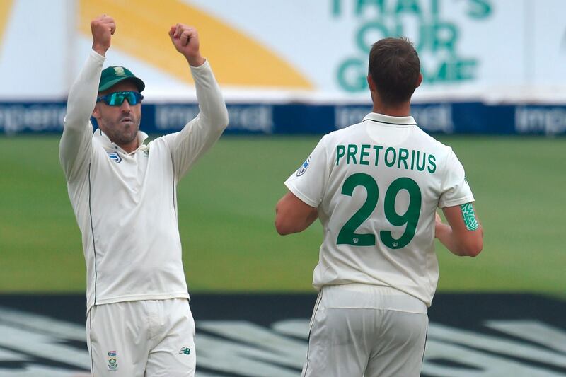 South Africa's Dwaine Pretorius (R) is congratulated by teammate South Africa's captain Faf du Plessis (R) after his dismissal of England's Zak Crawley during the third day of the fourth Test cricket match between South Africa and England at the Wanderers Stadium in Johannesburg on January 26, 2020. / AFP / Christiaan Kotze                    
