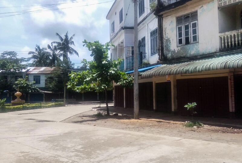 This photo shows an empty street of Maungdaw township, in Myanmar's northern Rakhine state on August 25, 2017 after residents were told to stay in their homes by authorities after an attack by Bengali extremists reportedly left one Myanmar soldier, 10 Myanmar police and several attackers dead.
At least 32 people including 11 security forces were killed as Rohingya militants besieged border posts in northern Rakhine State, Myanmar's army chief said, in the worst violence in months in the febrile zone. / AFP PHOTO / WAI MOE