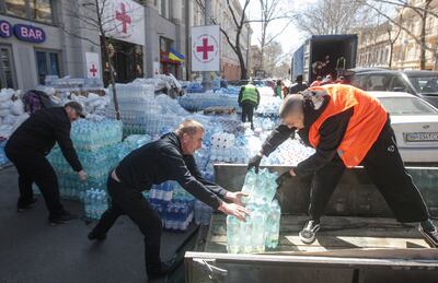 Ukrainian volunteers collect water for the inhabitants of the city of Mykolaiv after its water supply was damaged during fighting in the Kherson region.  EPA