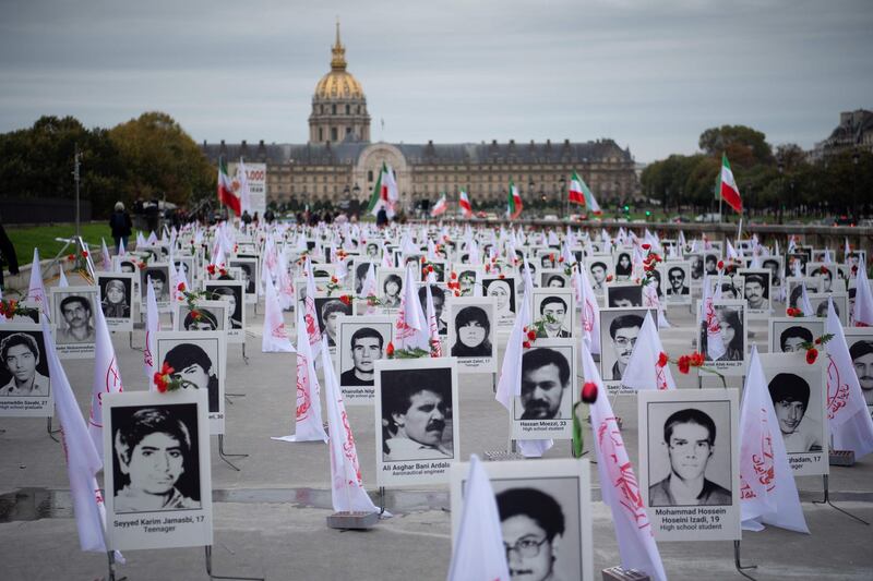 TOPSHOT - Some 800 portraits of victims have been displayed by representatives in France of the People's Mujahedin of Iran on the Esplanade des Invalides in Paris on October 29, 2019 to commemorate the executions of thousands of Iranian political prisoners in 1988. / AFP / Eric Feferberg
