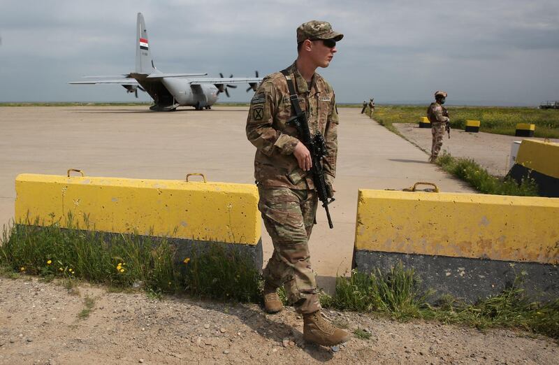 A US soldier walks at the Qayyarah air base, where US-led troops in 2017 had helped Iraqis plan out the fight against the Islamic State in nearby Mosul in northern Iraq, before a planned US pullout on March 26, 2020. - The 5,200 US troops stationed across Iraqi bases make up the bulk of the coalition force helping hunt down Islamic State group sleeper cells across the country. Around 300 coalition troops left the western Qaim base in mid-March, handing it over in full to Iraqi troops. Today, more troops were set to leave. In the coming weeks, they will also leave the expansive base in Kirkuk. (Photo by AHMAD AL-RUBAYE / AFP)
