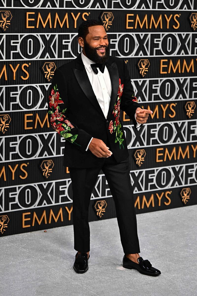 Emmy Awards presenter Anthony Anderson wears Etro. AFP