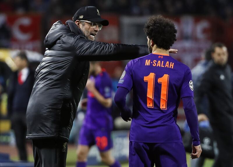 BELGRADE, SERBIA - NOVEMBER 06: Manager Jurgen Klopp (L) of Liverpool speaks with the Mohamed Salah (R) during the Group C match of the UEFA Champions League between Red Star Belgrade and Liverpool at Rajko Mitic Stadium on November 06, 2018 in Belgrade, Serbia. (Photo by Srdjan Stevanovic/Getty Images)