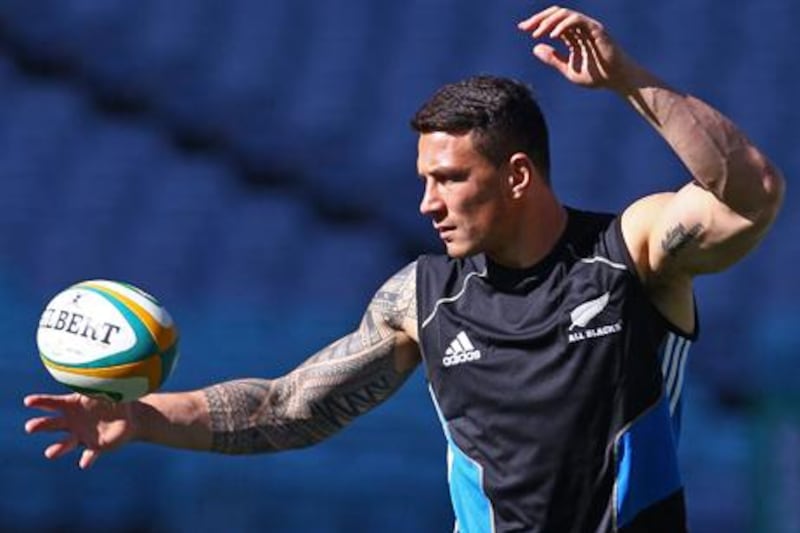 New Zealand rugby star and boxer Sonny Bill Williams trains with the New Zealand All Blacks. Reuters