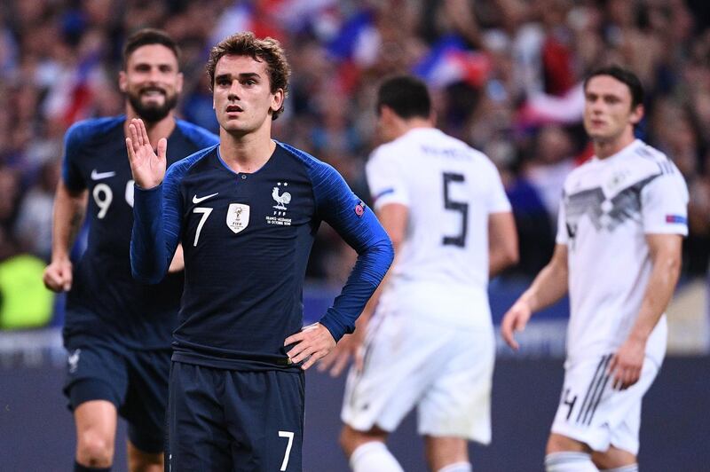 France's forward Antoine Griezmann (2ndL) celebrates after scoring after scoring their second goal on a penalty kick during the UEFA Nations League football match between France and Germany at the Stade de France in Saint-Denis, near Paris on October 16, 2018. / AFP / FRANCK FIFE
