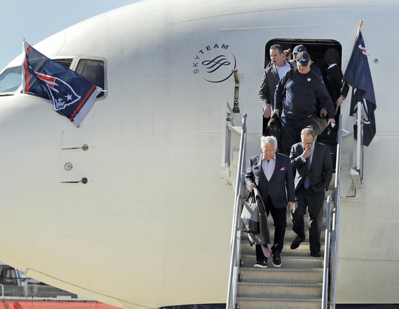 New England Patriots owner Robert Kraft, front left, and his son Jonathan Kraft come off the plane as the team arrives at George Bush Intercontinental Airport for the NFL Super Bowl 51 football game against the Atlanta Falcons Monday, Jan. 30, 2017, in Houston. (AP Photo/Charlie Riedel)