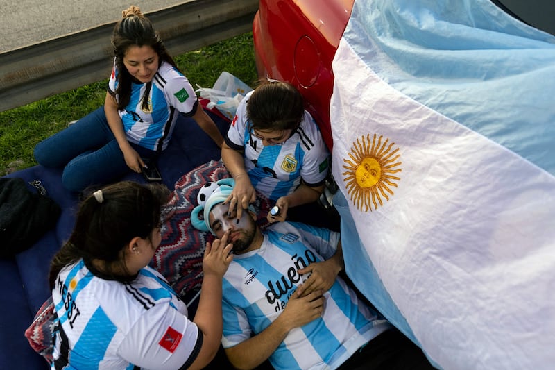 Argentina fans await the arrival of the players after their World Cup win. AFP
