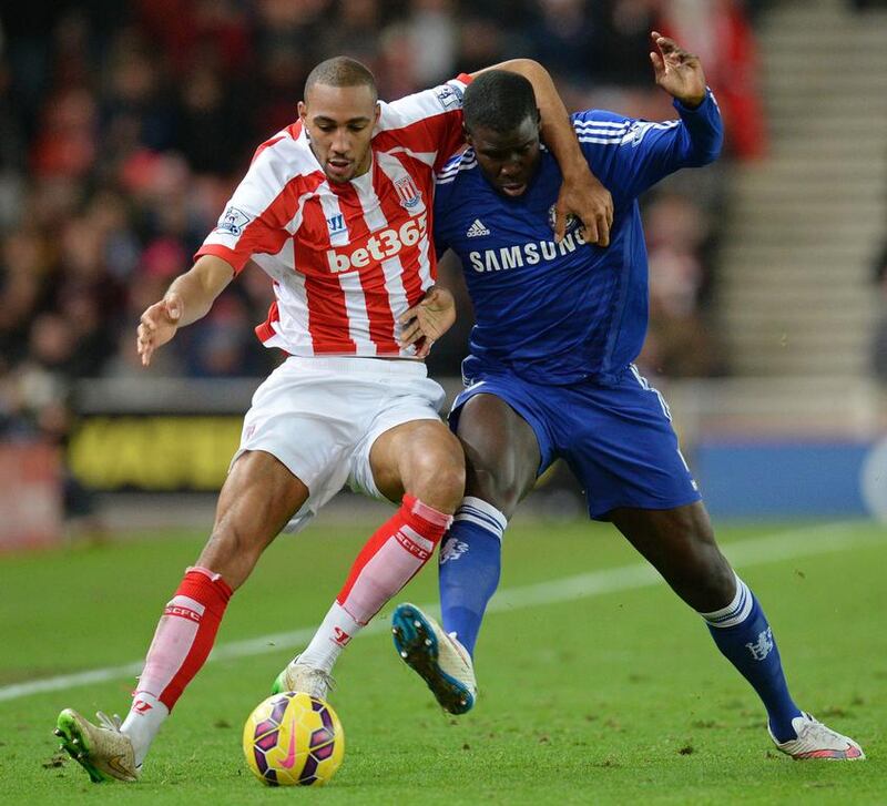 Chelsea’s French defender Kurt Zouma (R) vies with Stoke City’s French midfielder Steven N’Zonzi during the English Premier League football match between Stoke City and Chelsea at the Britannia Stadium in Stoke-on-Trent, central England, on December 22, 2014. Chelsea won the game 2-0. AFP PHOTO / OLI SCARFF