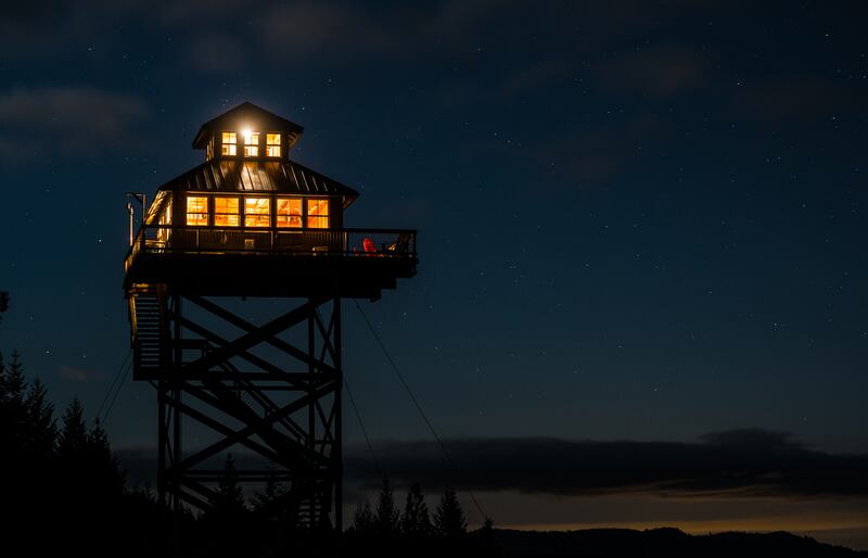 Off-grid and 40 feet up in Tiller, Oregon, US