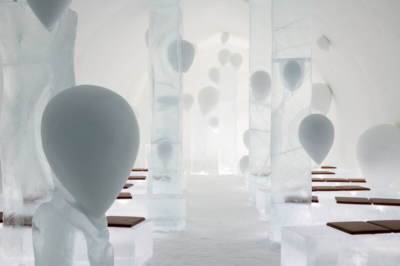 The Ceremony Hall with its snow-carved floating ballons at Icehotel 32.