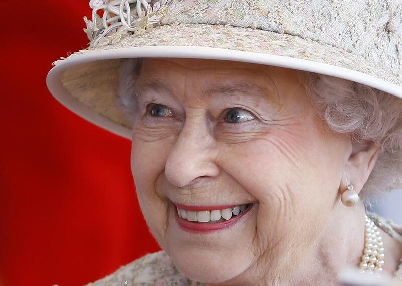 Britain’s Queen Elizabeth II smiles as she awaits the arrival of the President of the United Arab Emirates Sheik Khalifa bin Zayed Al Nahyan in Windsor in England on April 30, 2013. Kirsty Wigglesworth / AP photo