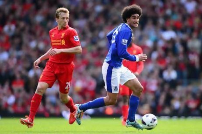 Marouane Fellaini, right, had Everton's best chance at a goal but sent his volley wide.