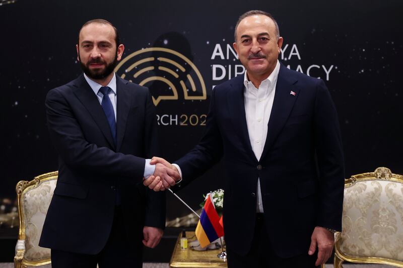 The foreign ministers of Armenia and Turkey, Ararat Mirzoyan (L) and Mevlut Cavusoglu, meet on the sidelines of the Antalya Diplomacy Forum. AP