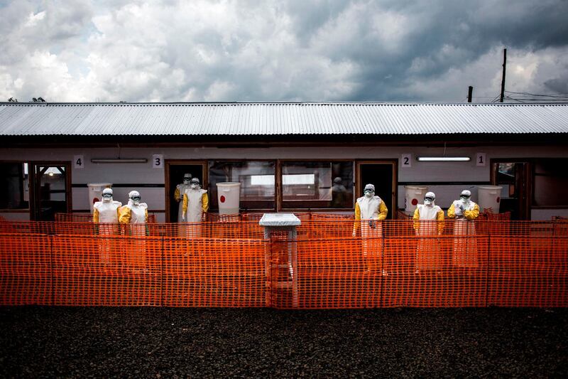 Health workers are seen inside the red zone at a newly build MSF (Doctors Without Borders) supported ebola treatment centre (ETC) on November 7, 2018 in Bunia, Democratic Republic of the Congo.  The death toll from an Ebola outbreak in eastern Democratic Republic of Congo has risen to more than 200, the health ministry said on November 10, 2018. / AFP / John WESSELS
