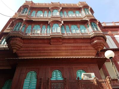 Elegantly carved balconies and windows are part of the typical architectural style of the Bikaner havelis (mansions). Charukesi Ramadurai