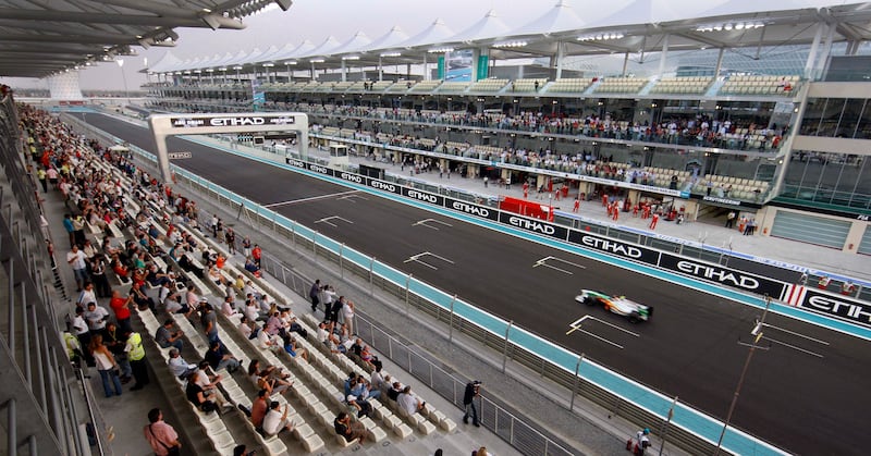 ABU DHABI. 30th October. 2009. ABU DHABI GRAND PRIX. FRIDAY. Fans watch the second practice round action from the main grandstand yesterday(fri) .  Stephen Lock   /   The National   
Etihad Airways Grand Prix of Abu Dhabi at Yas Marina Circuit.  *** Local Caption ***  SL-gpfri-023.jpg