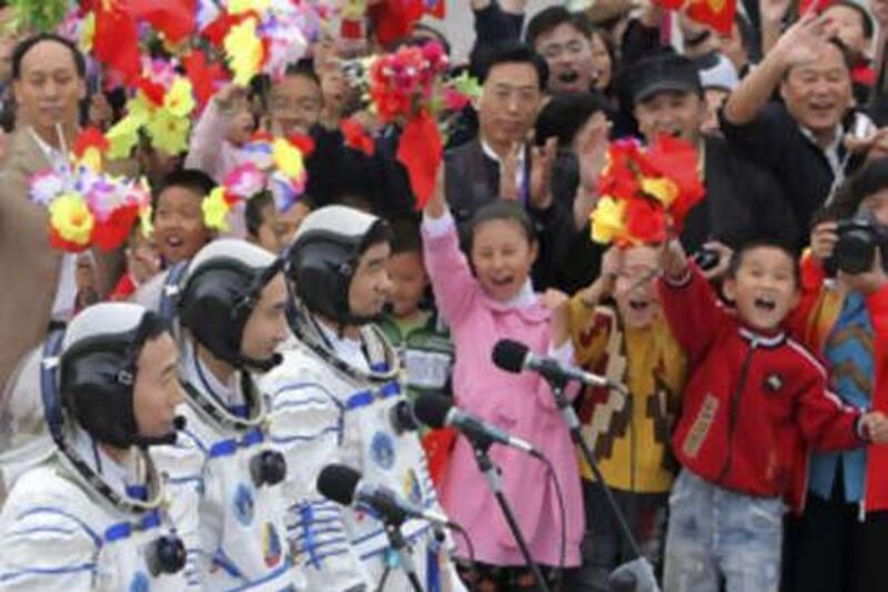 From left to right, Jing Haipeng, Zhai Zhigang and Liu Boming attend a ceremony before the launch of the Shenzhou 7 spacecraft yesterday.