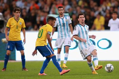 BEIJING, CHINA - OCTOBER 11:  Neymar of Brazil (2nd Left) competes the ball with Lionel Messi of Argentina (Right) during Super Clasico de las Americas between Argentina and Brazil at Beijing National Stadium on October 11, 2014 in Beijing, China.  (Photo by Feng Li/Getty Images) *** Local Caption ***  sp11no-messi-neymar.jpg