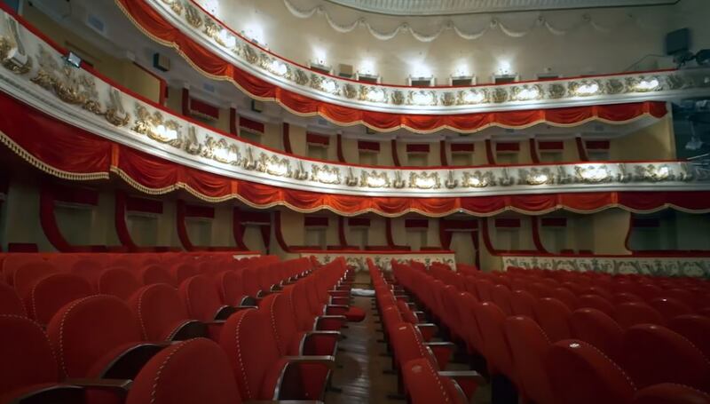 The entertainment deck would house theatres and cinemas.