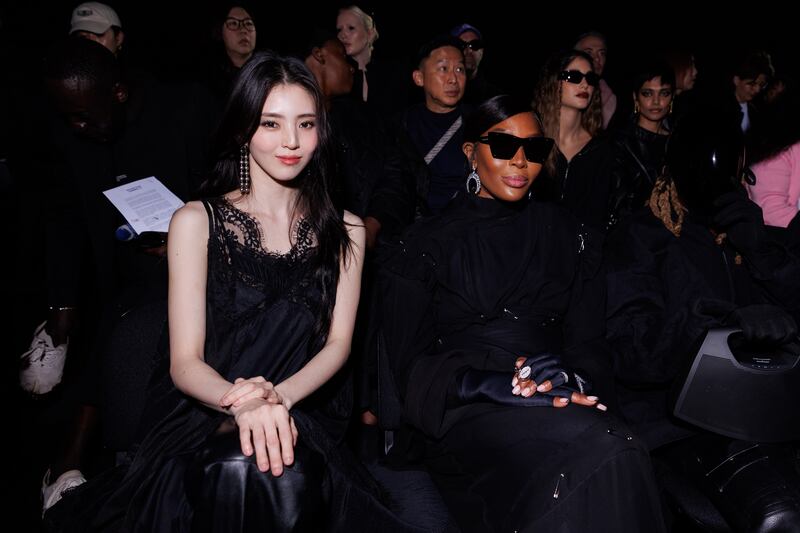 Han So-hee and Naomi Campbell at the Balenciaga show. Photo: Balenciaga