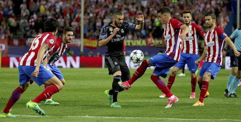 Real Madrid’s Karim Benzema, third left, vies for the ball with Atletico Madrid’s Jose Maria Gimenez, third right. Juanjo Martin / EPA