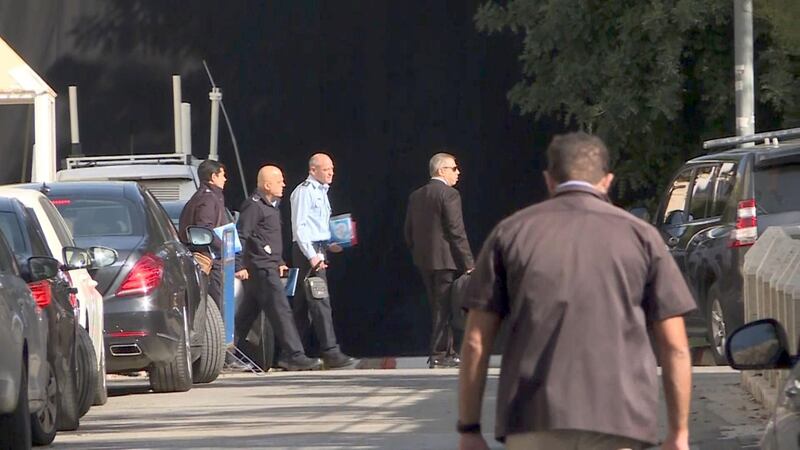 An image grab taken from an AFP video shows Israeli policemen at the entrance to the residence of Israeli Prime Minister Benjamin Netanyahu on March 2, 2018.
Israeli police arrived  Netanyahu's home where media reports said they were to question him for an eighth time over allegations of fraud and bribery. / AFP PHOTO / Ahikam SERI