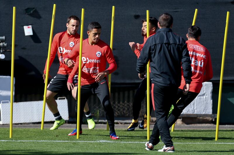 Chile's Alexis Sanchez, takes part in a training session of the national soccer team in Santiago, Chile, Tuesday, Aug. 29, 2017. Chile will face Paraguay n a 2018 World Cup qualifying soccer match in Santiago on Thursday. (AP Photo/Esteban Felix)