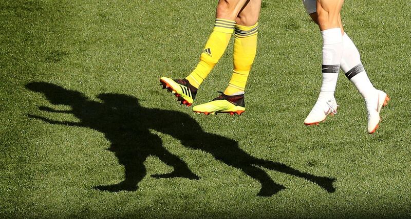 Soccer Football - World Cup - Group F - Sweden vs South Korea - Nizhny Novgorod Stadium, Nizhny Novgorod, Russia - June 18, 2018   Sweden's Albin Ekdal in action with South Korea's Lee Jae-sung    REUTERS/Lucy Nicholson     TPX IMAGES OF THE DAY