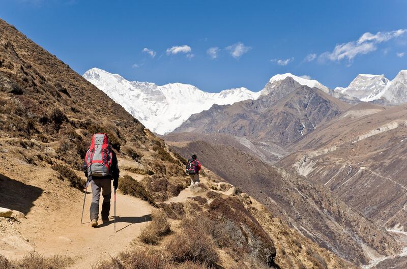 10 Feb 2011 --- Trekkers in Dudh Kosi Valley, Solu Khumbu (Everest) Region, Nepal, Himalayas, Asia --- Image by © Ben Pipe/Robert Harding World Imagery/Corbis