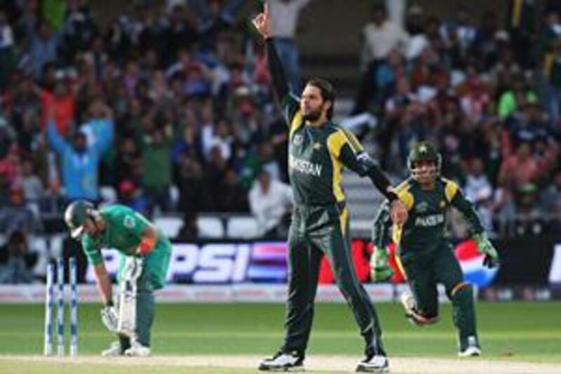 Pakistan's Shahid Afridi celebrates dismissing South Africa's Herschelle Gibbs in the semi-final.