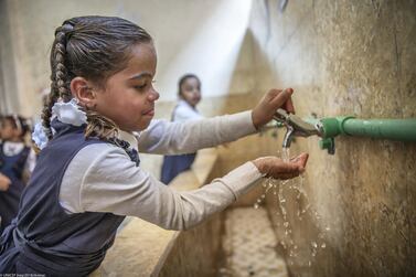 Iraqi school children using piped water. Amnar / Unicef Iraq